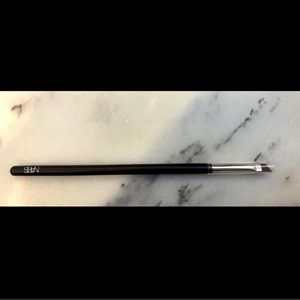 NARS #38 Angled Liner Brush